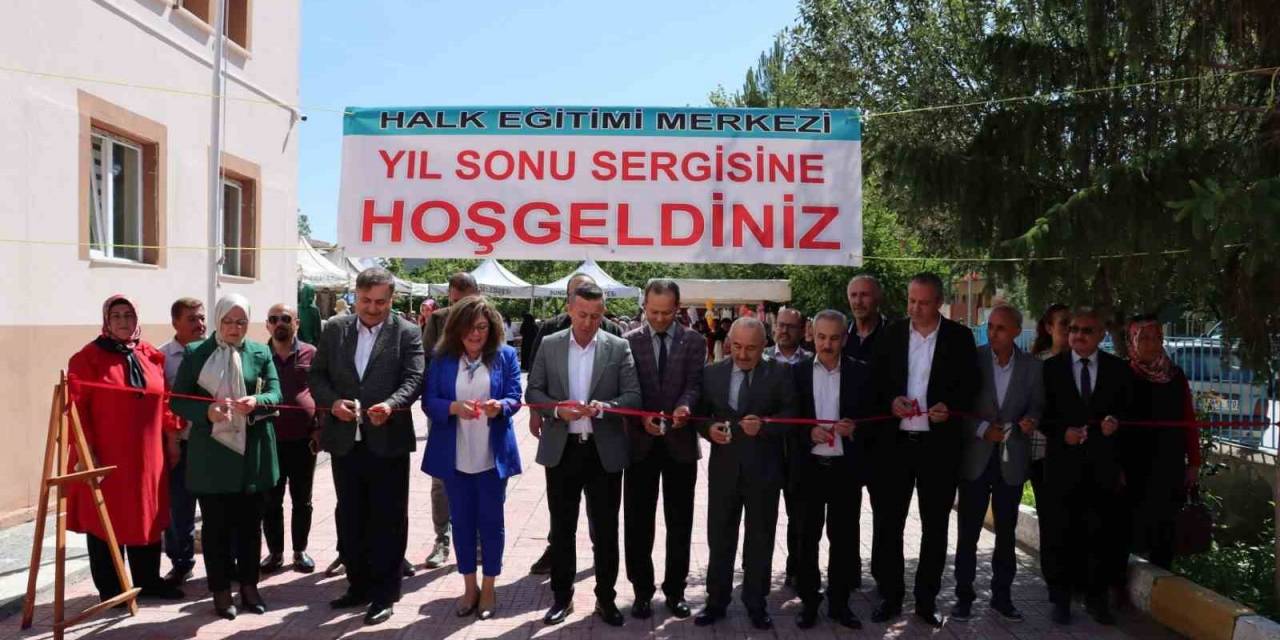 Kursiyerlerin Eserleri Yıl Sonu Sergisinde Görücüye Çıktı