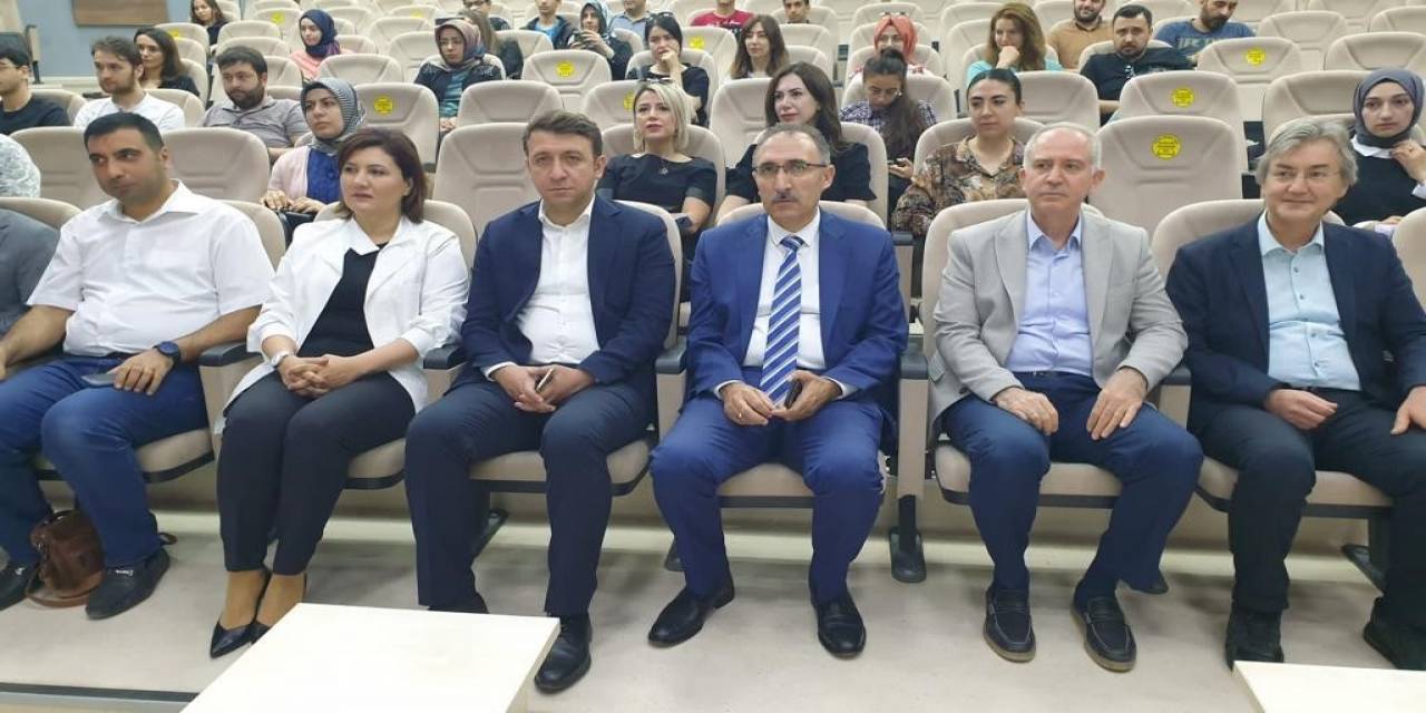 Fü’de Akademik Gelişim Eğitimi Verildi