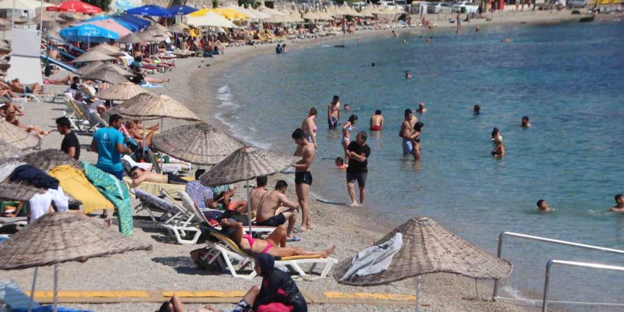 Bodrum Sahilleri Dolmaya Başladı