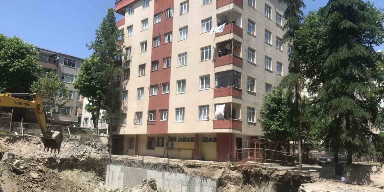Bağcılar’da Bir Bina Çökme Riski Dolayısıyla Tahliye Edildi