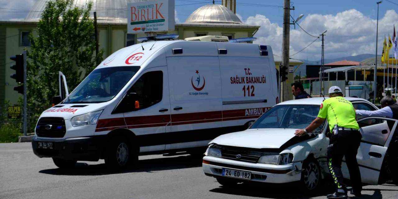 Erzincan’da İki Ayrı Trafik Kazasında 6 Kişi Yaralandı