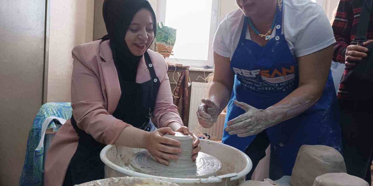 Seyitgazi Halk Eğitim Merkezinin Yılsonu Sergisi Açıldı