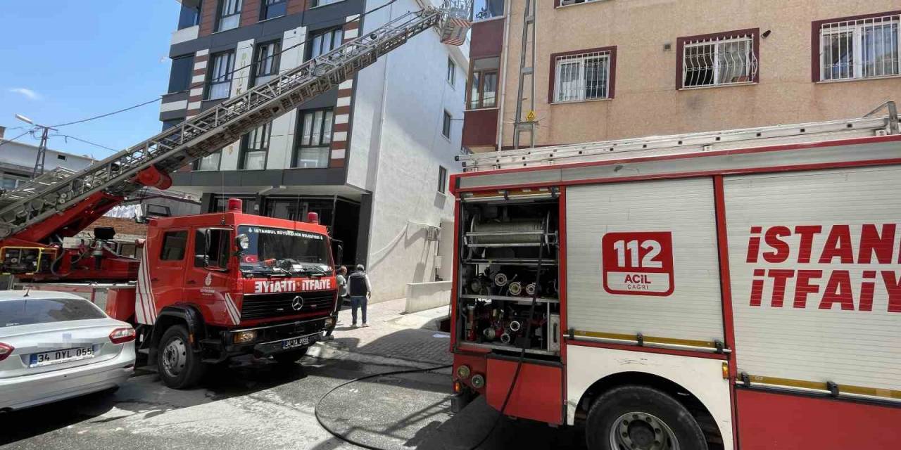 Küçükçekmece’de Yangında Mahsur Kalanları İtfaiye Kurtardı