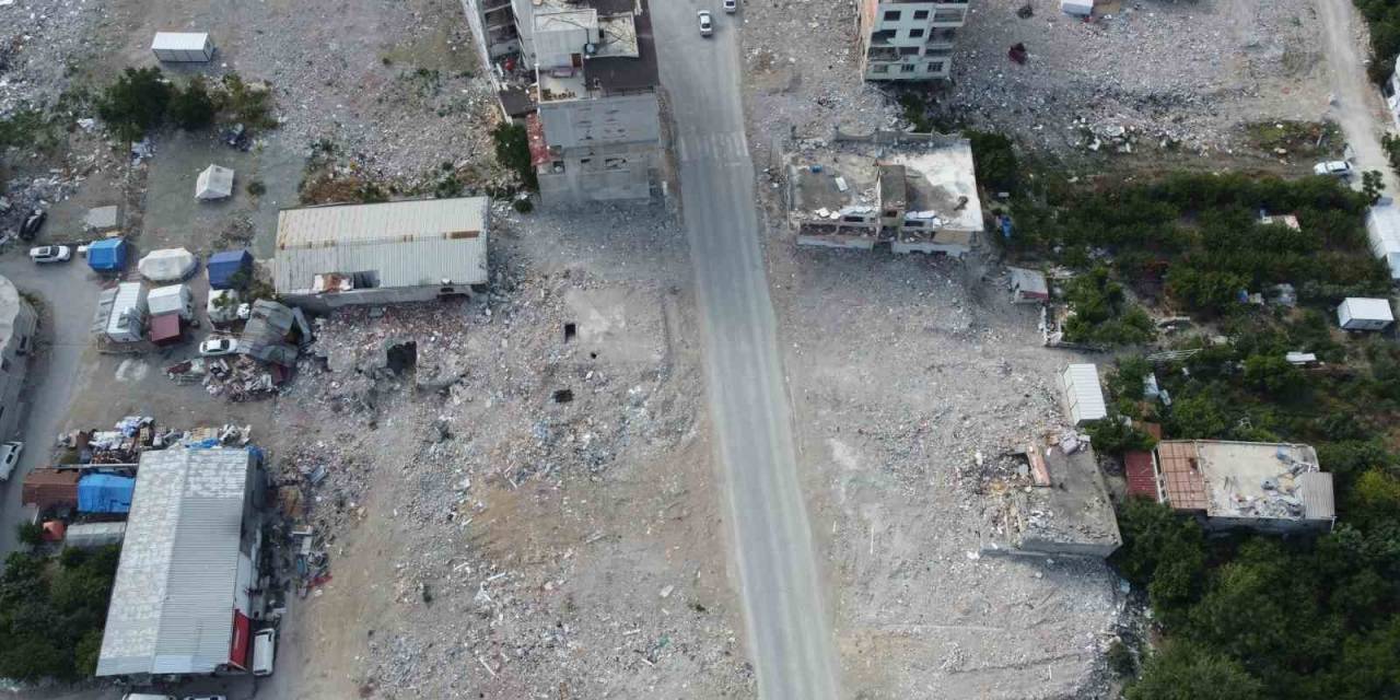 Samandağ’da Binaların Yerini Boş Meydanlar Aldı