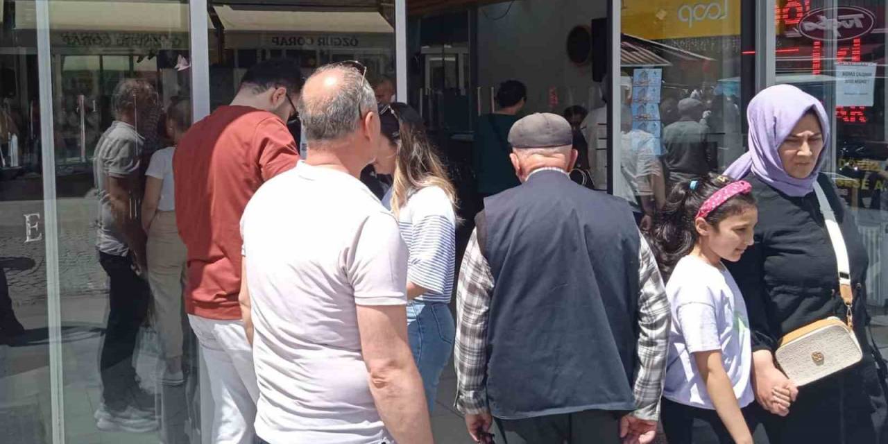 Dolar Ve Euro’daki Hareketlilik Döviz Bürolarına Yansıdı