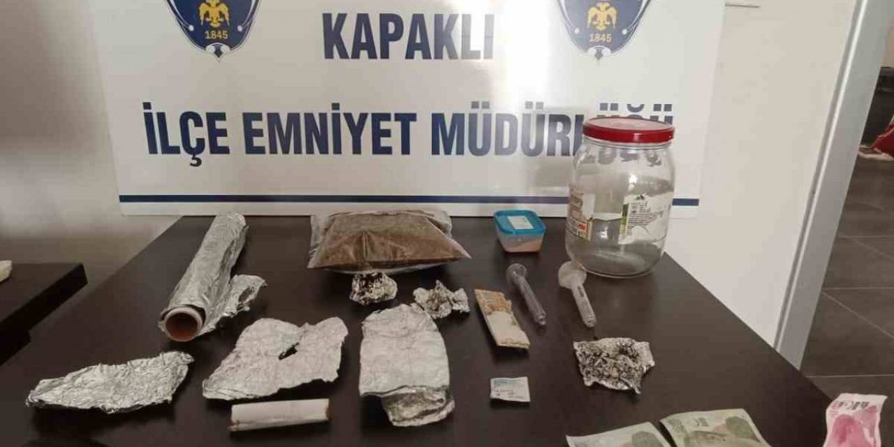 Polis Uyuşturucu Tacirini De, Müşterilerini De Gözaltına Aldı