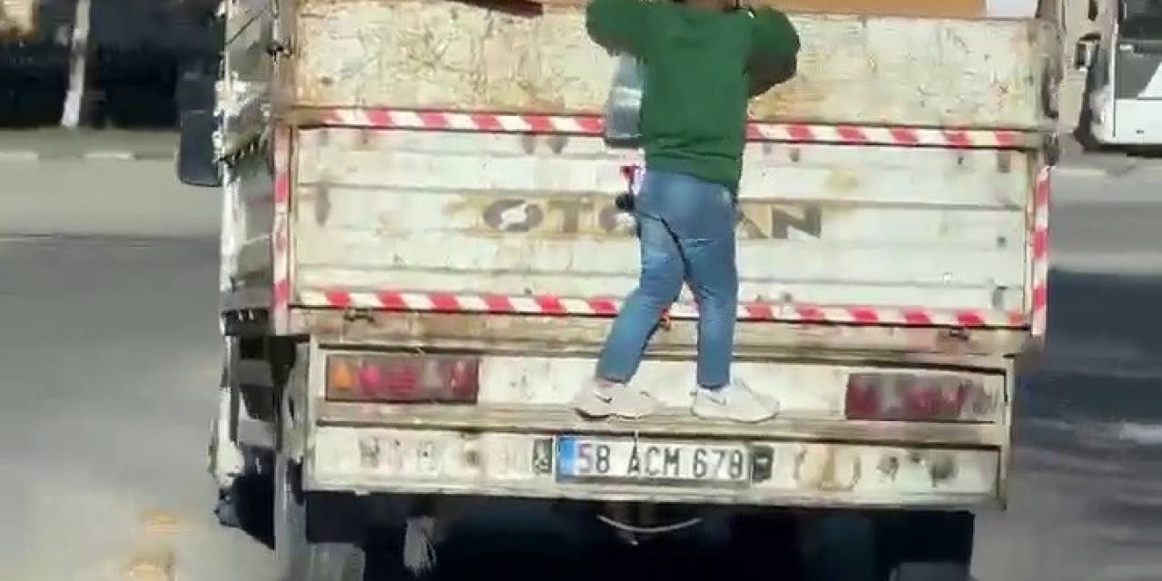 Çocukların Tehlikeli Yolculukları Yürekleri Ağza Getirdi