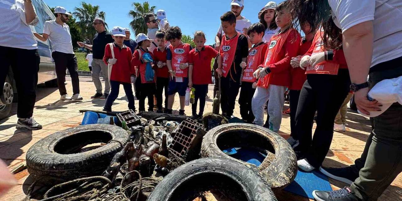 Dalgıçlardan Denizde Dip Temizliği: Otomobil Lastikleri Çıktı