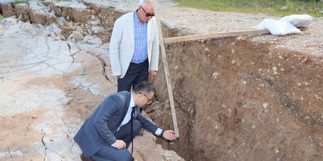 700 Nüfuslu Köyde Heyelan Meydana Geldi