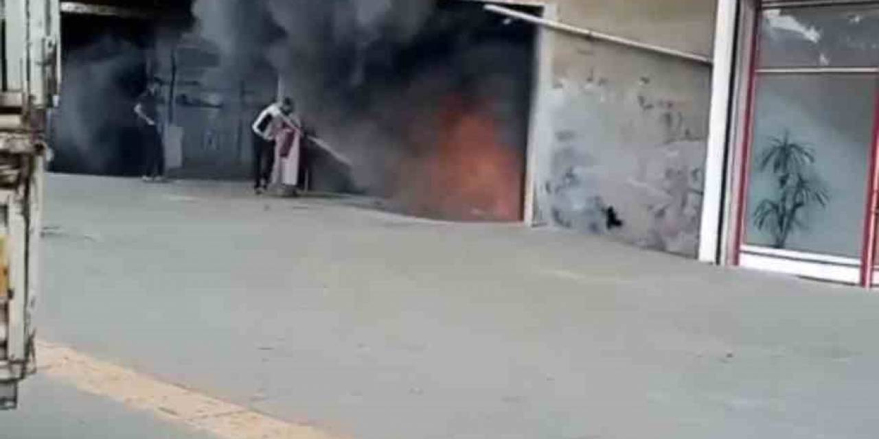 Motosiklet Dükkanı Cayır Cayır Yandı: O Anlar Kameraya Yansıdı