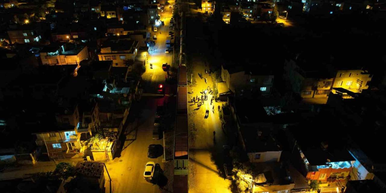 Adana’da Yük Treninin Çarptığı Genç Ağır Yaralandı
