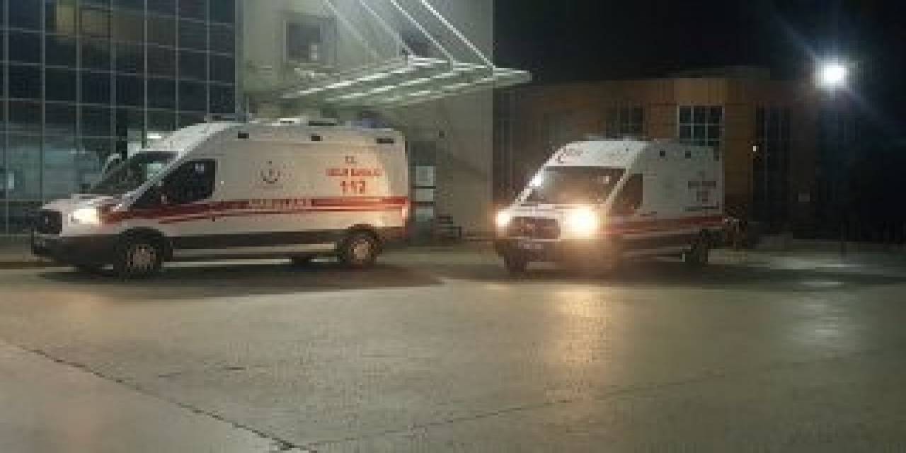 Kamyonet Ve Otomobil Çarpıştı: 1’i Çocuk 4 Yaralı