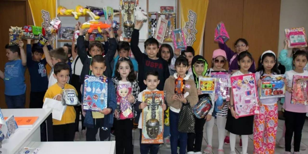 Minikler En Sevdikleri Oyuncakları Bağışladı