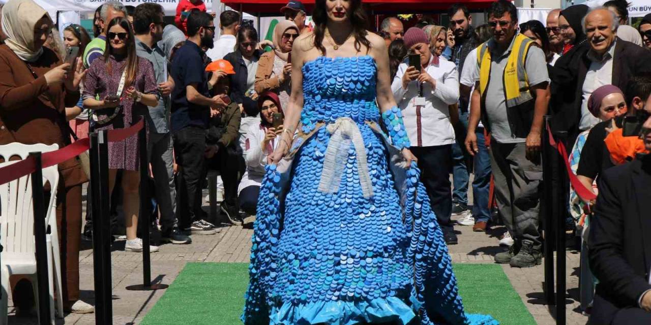 10 Bin Kapaktan Yapılan Elbise Guinness’e Aday