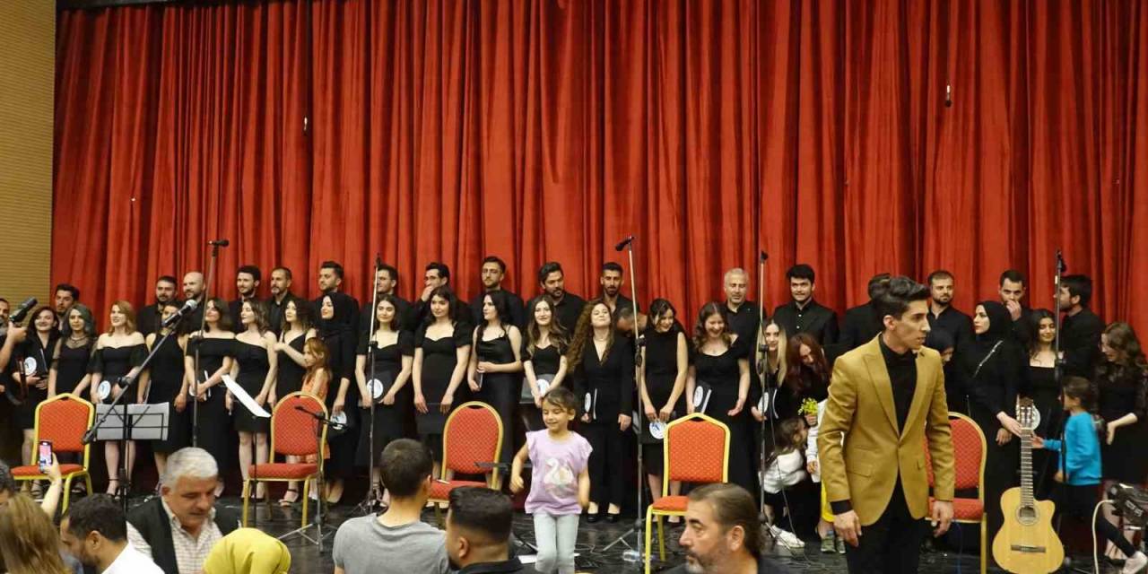 Depremde Hayatını Kaybedenlerin Anısına Konser