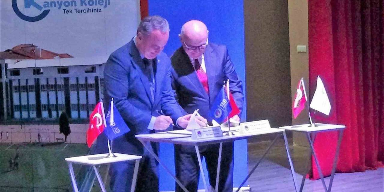 Türk Eğitim Derneği İle Uşak Kanyon Koleji Arasında Akreditasyon Sözleşmesi İmzalandı