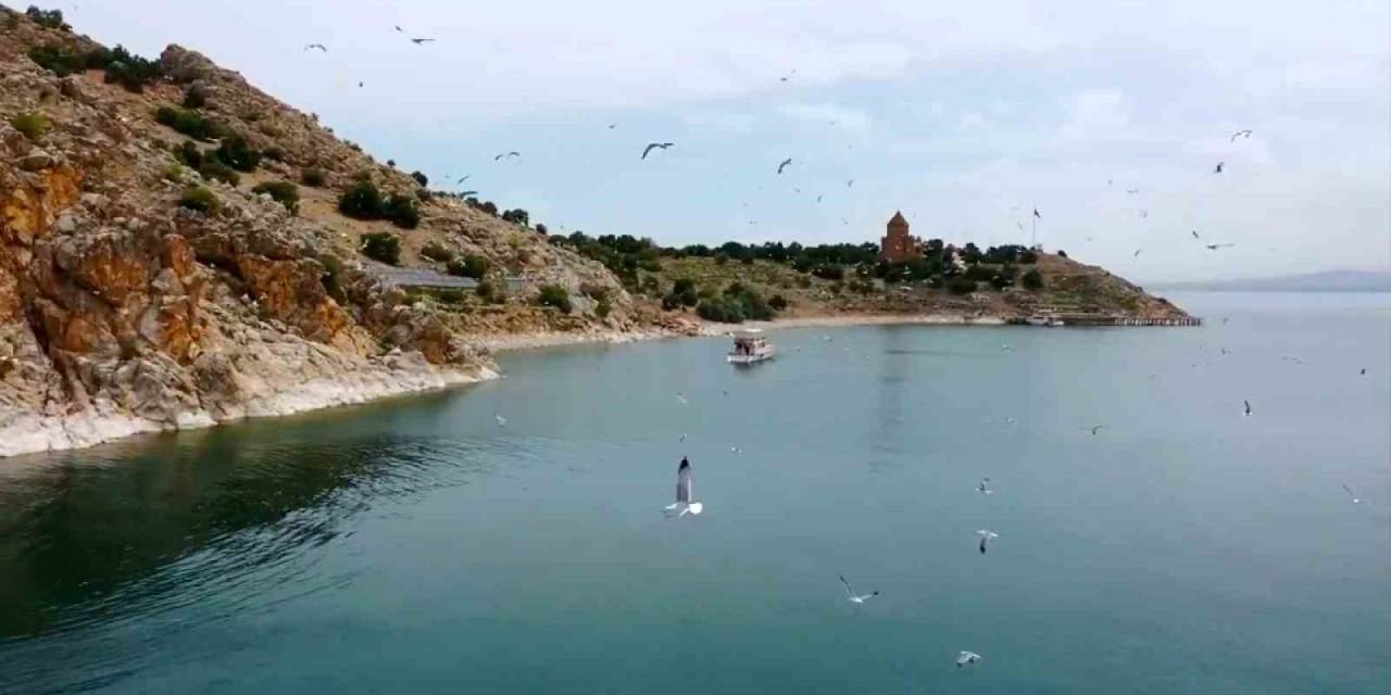 Bakan Özhaseki’den Van Gölü Paylaşımı