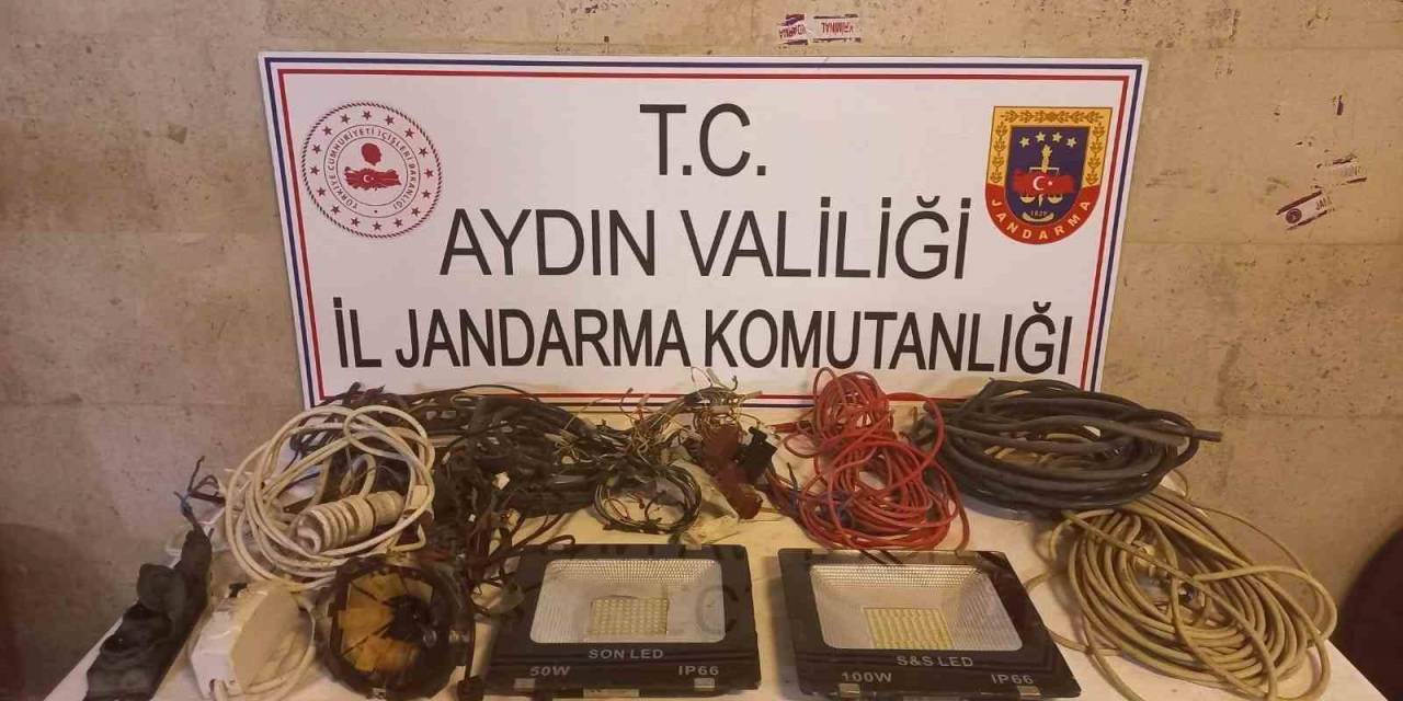 Hırsızlık Şüphelileri Çaldıkları Malzemeler İle Birlikte Yakalandı