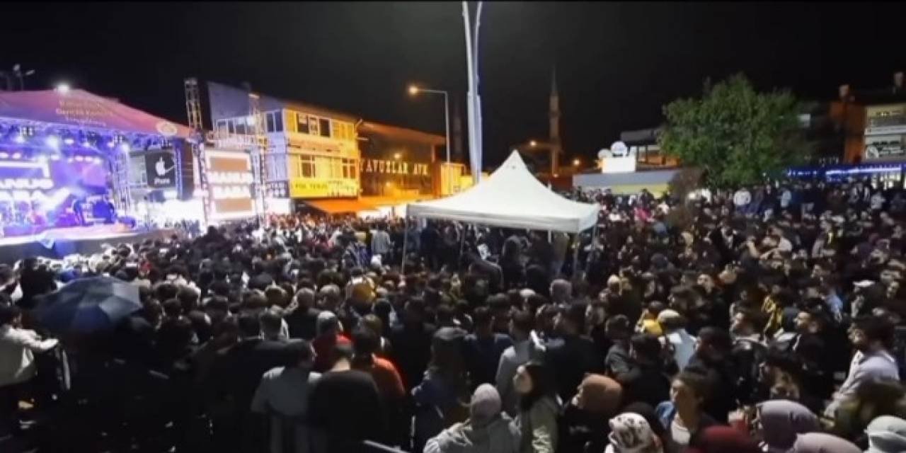 Manuş Baba Sevenleriyle Buluştu