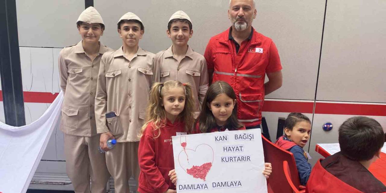 Öğrenciler Farkındalık Oluşturmak İçin Gösteri Yaptı