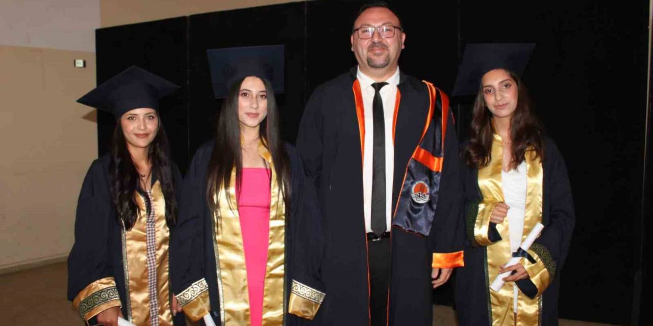 Erdemli Myo’da 28. Dönem Mezuniyet Heyecanı