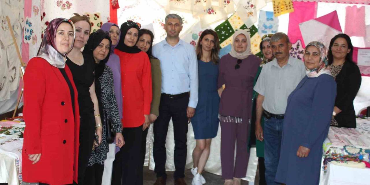 Iğdırlı Kadınların Bir Yıllık Emekleri Görücüye Çıktı