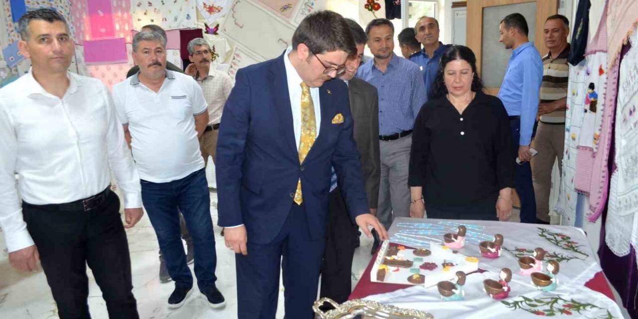 Çemişgezek Halk Eğitimi Merkezi Yıl Sonu Sergisi Açıldı