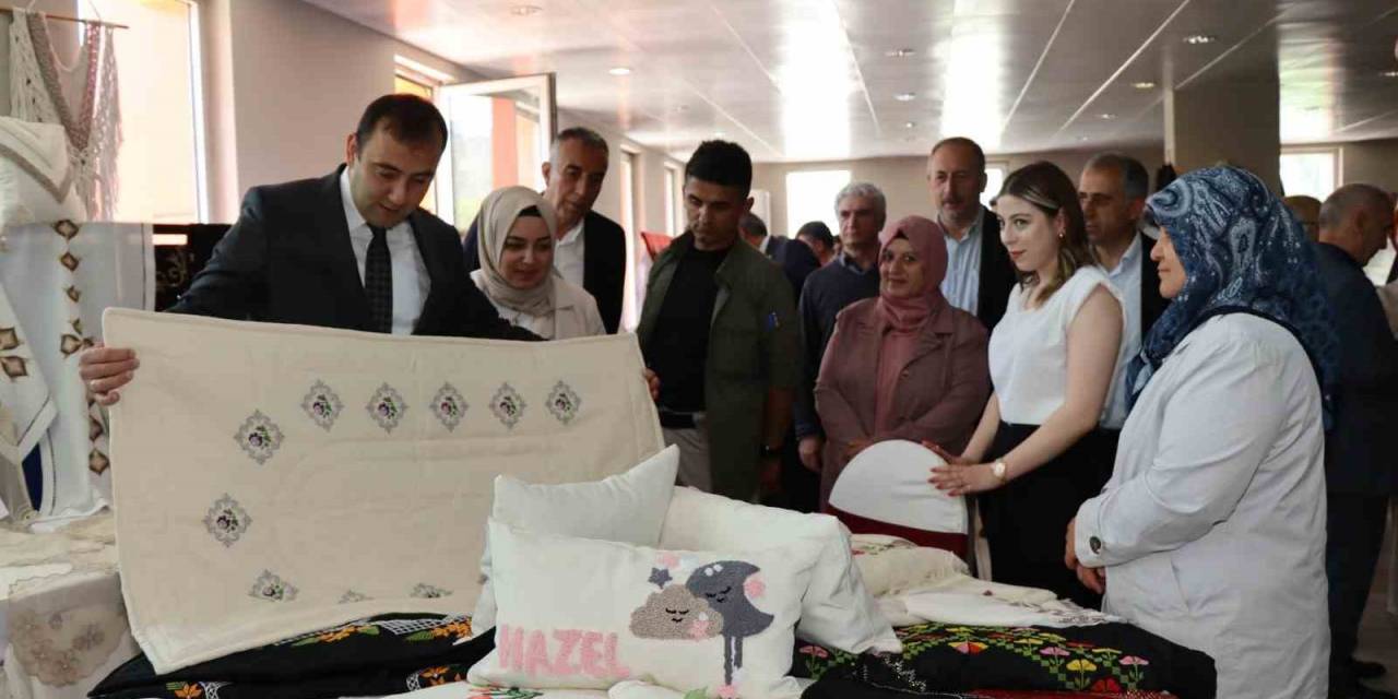 Oltu Halk Eğitim Merkezinden ‘üreten Hünerli Eller” Sergisi