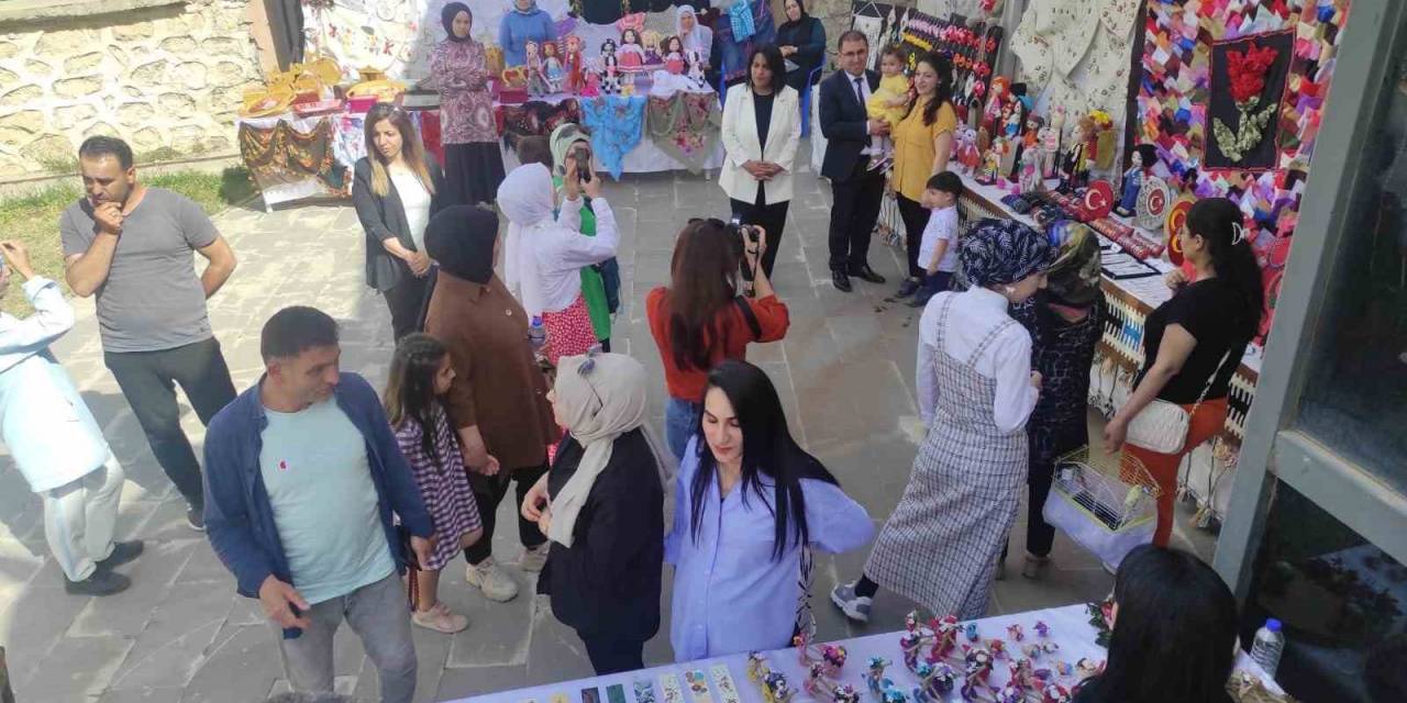 Sason’da Halk Eğitim Merkezi Kursiyerleri Çalışmalarını Sergiledi