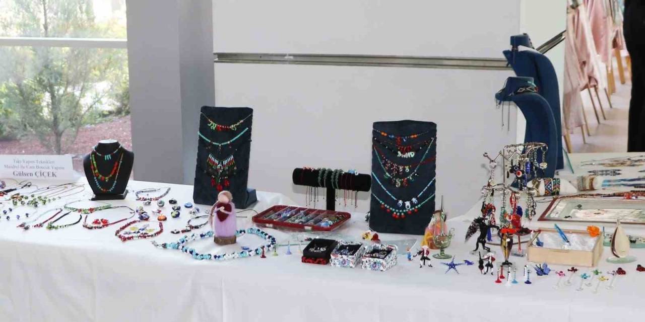 Kırşehir’de Halk Eğitim Merkezi Kursiyerlerinin Bir Yıllık Emeği Sergilendi