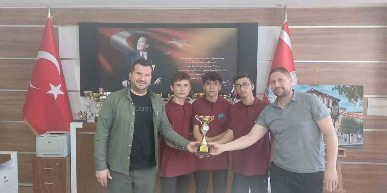 Afyonkarahisar Spor Kulübü Öğrencileri Yarışmadan Üçüncülükle Döndü