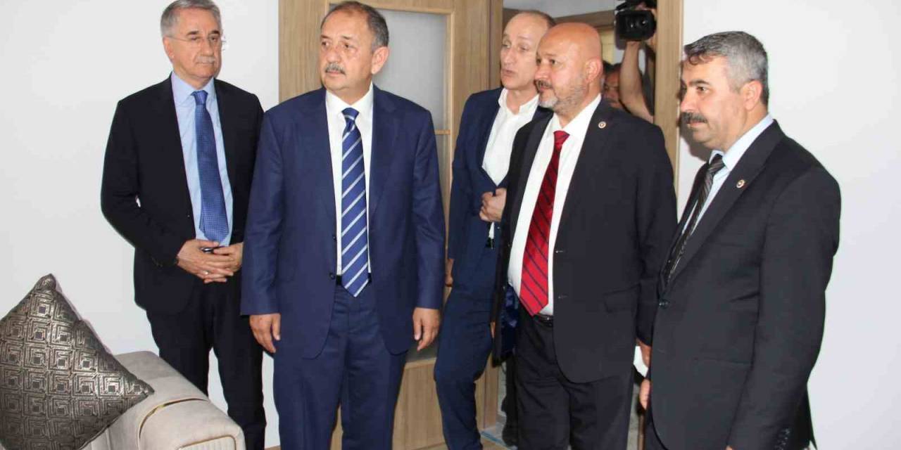 Bakan Özhaseki, Örnek Daireyi Ve İnşaatları İnceledi