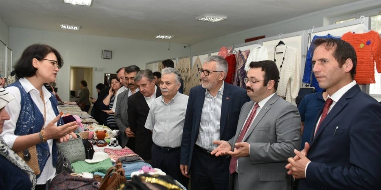 İnönü Halk Eğitim Merkezi El Emeği Ürünler Sergisi Açtı
