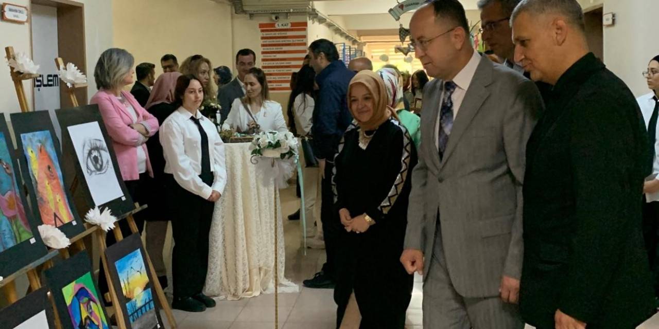 Geleceğin Tasarımcıları Eserlerini Sergiledi