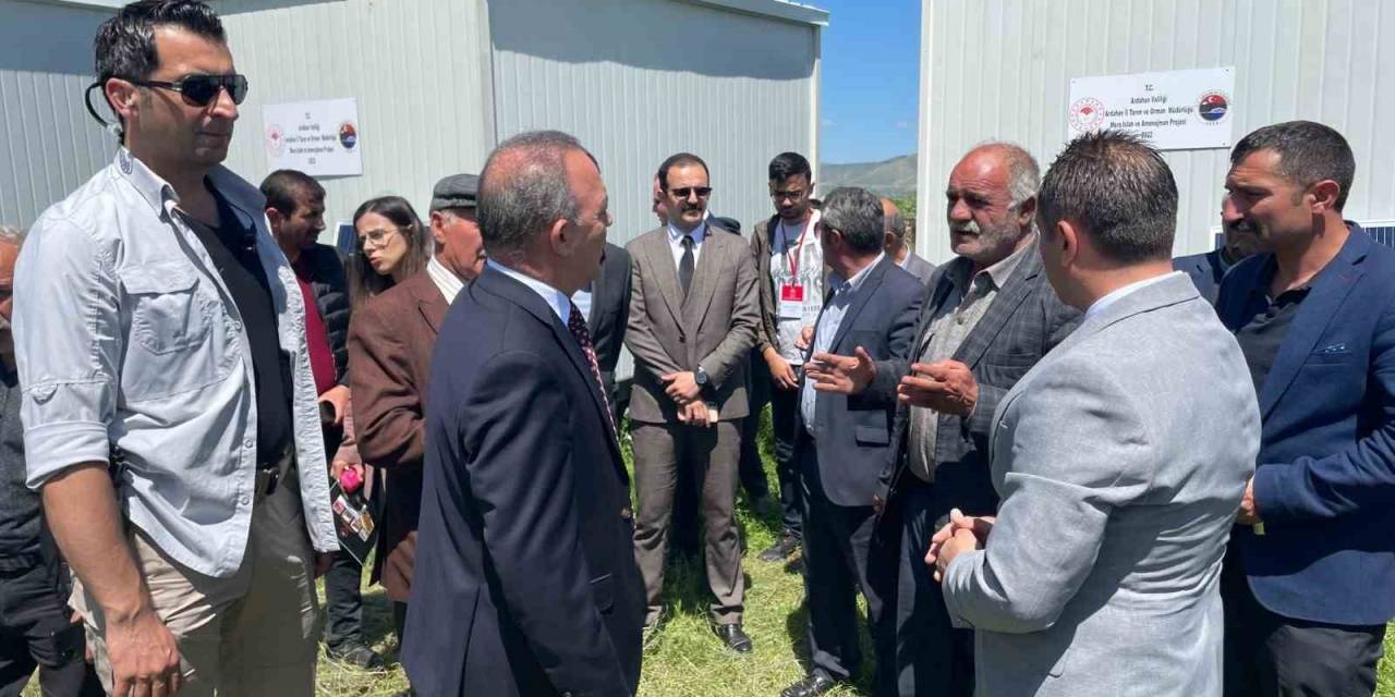 Köylere Sıvat Ve Seyyar Çoban Evi Verildi