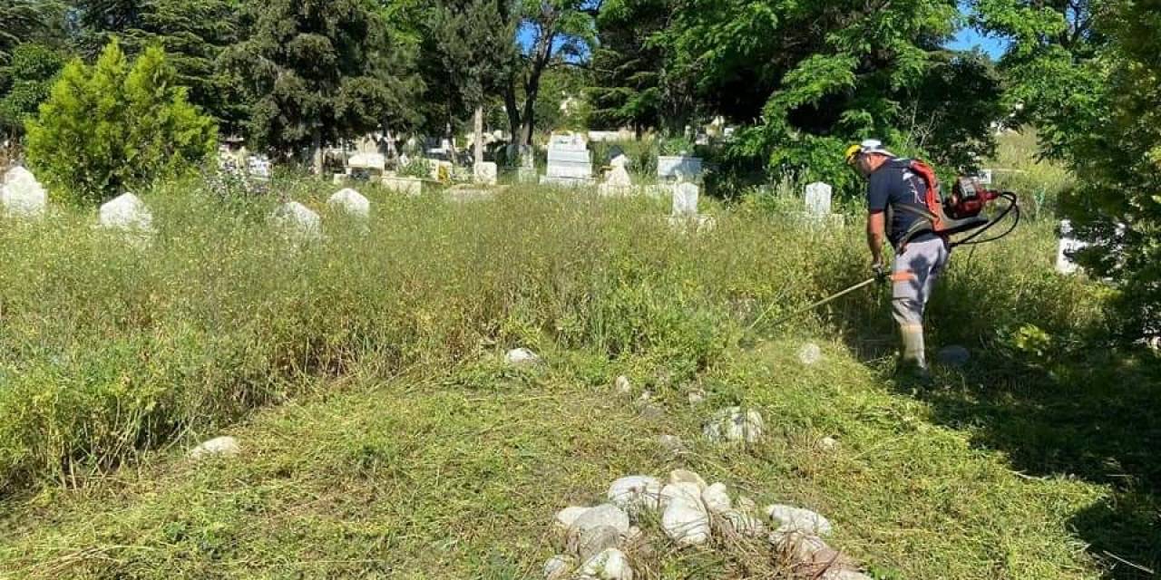 Bayram Öncesinde Mezarlıklar Bakıma Alındı