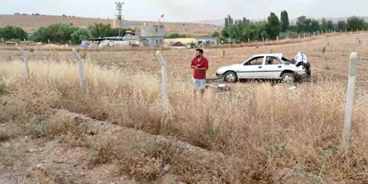 Gaziantep’te Yoldan Çıkan Otomobil Tarlaya Uçtu: 1 Yaralı