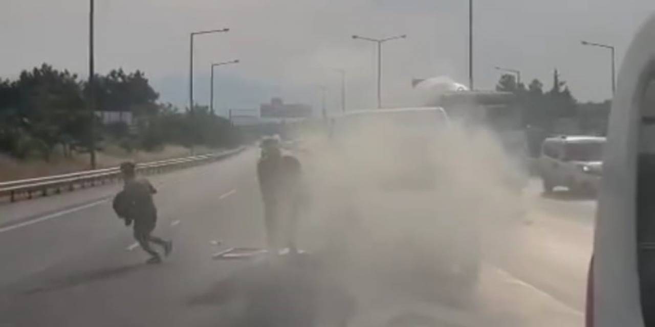 İzmir’de Göçmenleri Taşıyan Araç Alev Alev Yandı