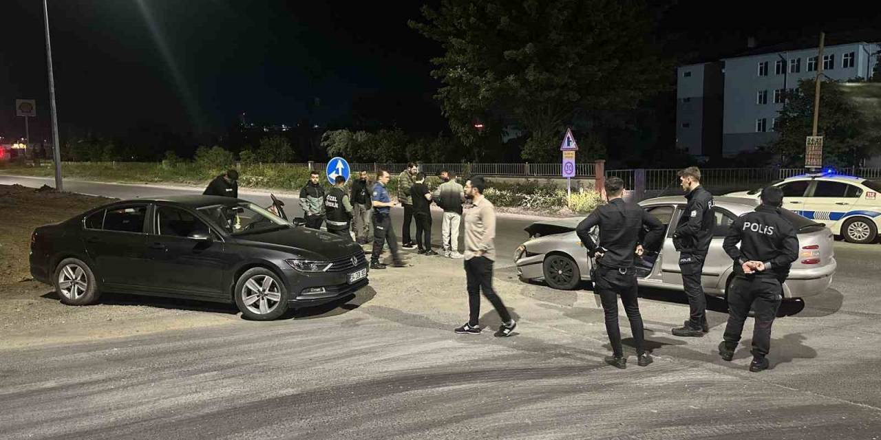 Tekirdağ’da İki Otomobil Çarpıştı: 2 Yaralı