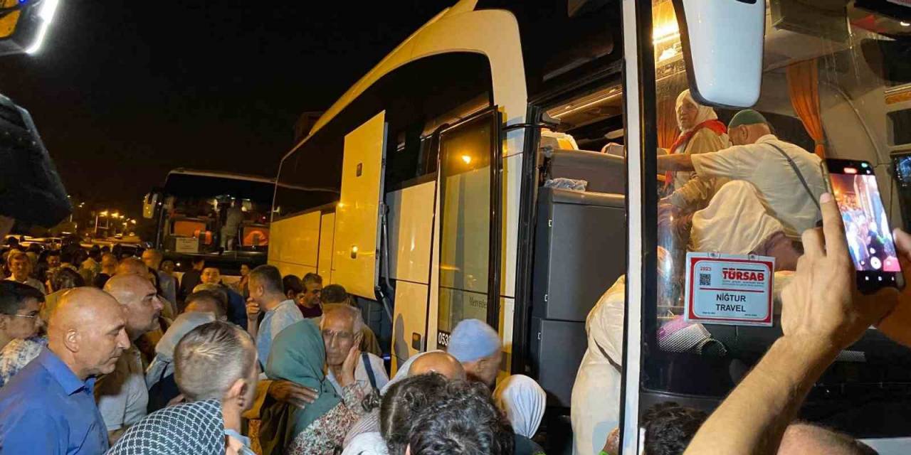 Deprem Bölgesi Osmaniye’de Hac Kafilesi Dualarla Uğurlandı