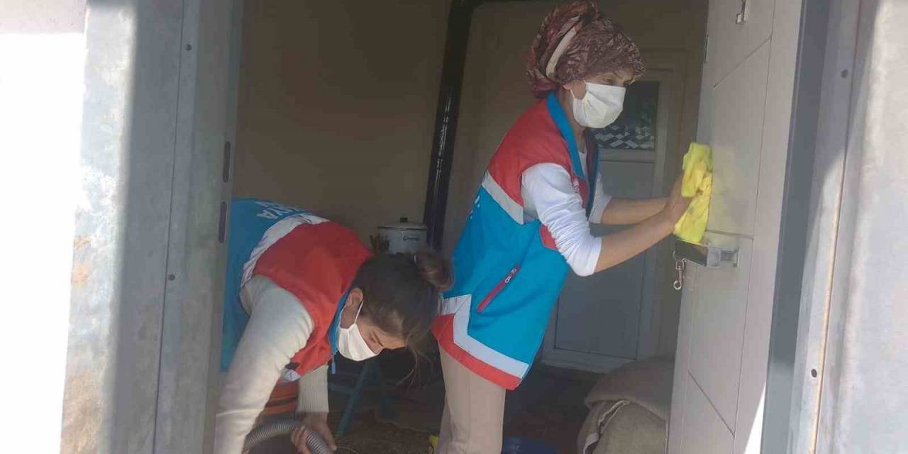 Şenkaya Kaymakamlığı Yaşlıları Unutmuyor