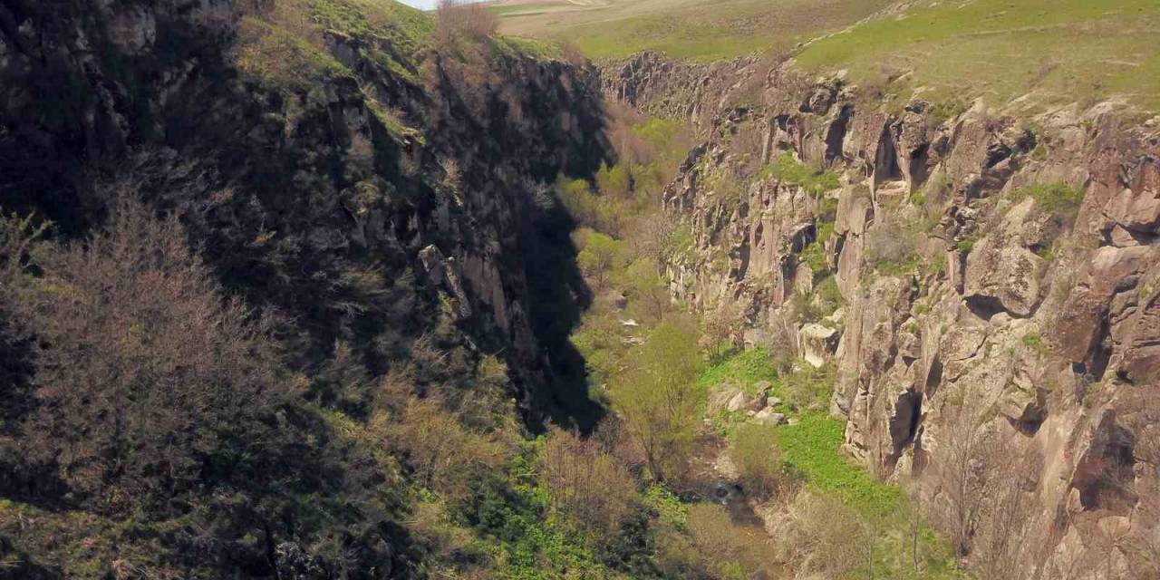 Doğa Harikası Uludere Kanyonu Keşfedilmeyi Bekliyor