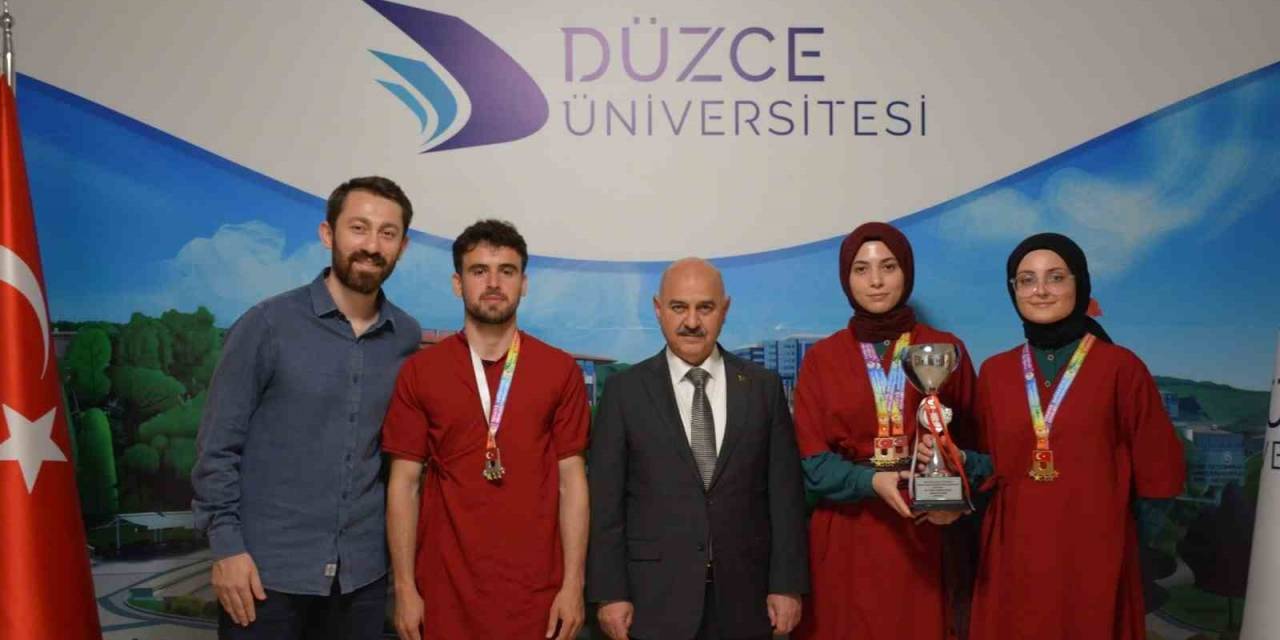 Şampiyon Geleneksel Türk Okçuları Rektörle Bir Araya Geldi