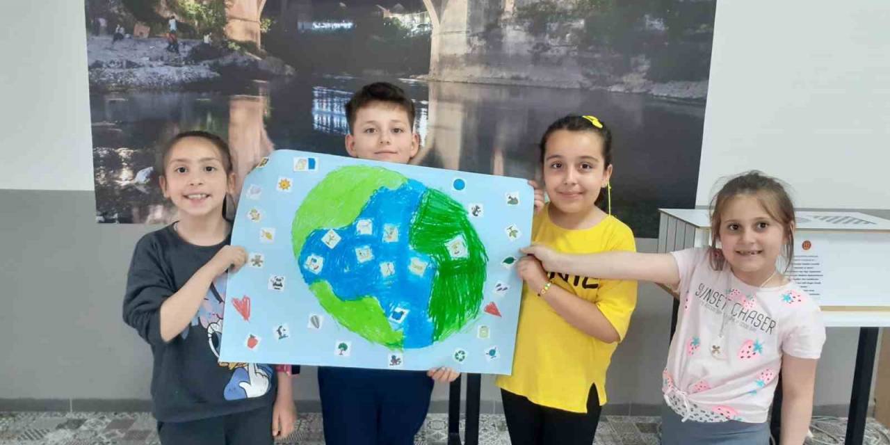 Hem Öğreniyor Hem De Eğleniyor