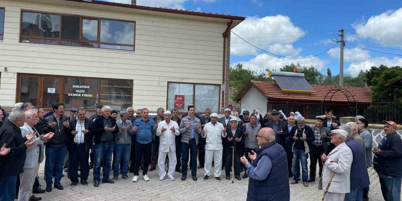 Dumlupınar’da 9 Hacı Adayı Dualarla Kutsal Topraklara Uğurlandı
