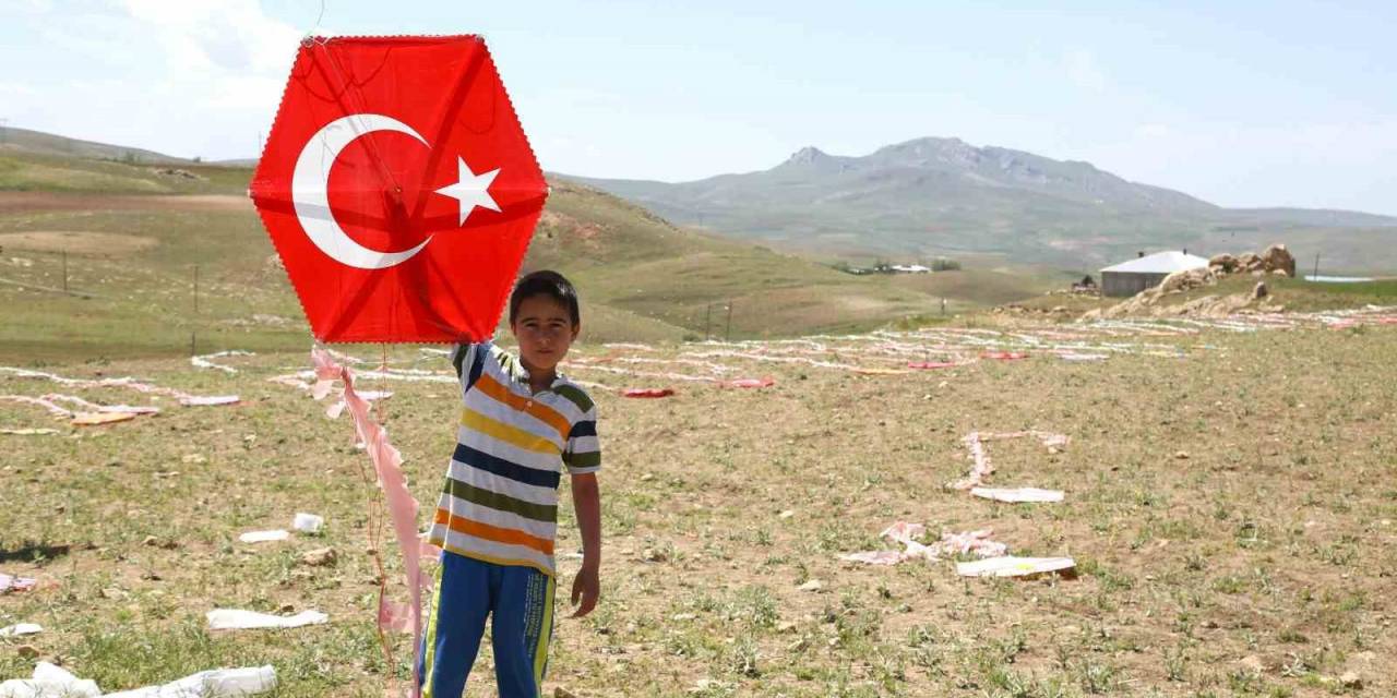 Tuşba Belediyesinden Yaz Tatili Öncesi Uçurtma Şenliği