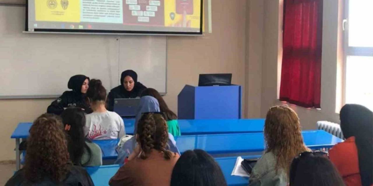 Gediz’de Üniversite Öğrencilerine Kades Uygulaması Anlatıldı