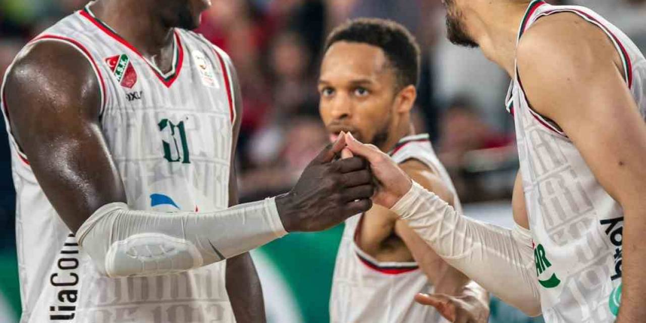 Pınar Karşıyaka, Saha Avantajını Olumlu Kullandı