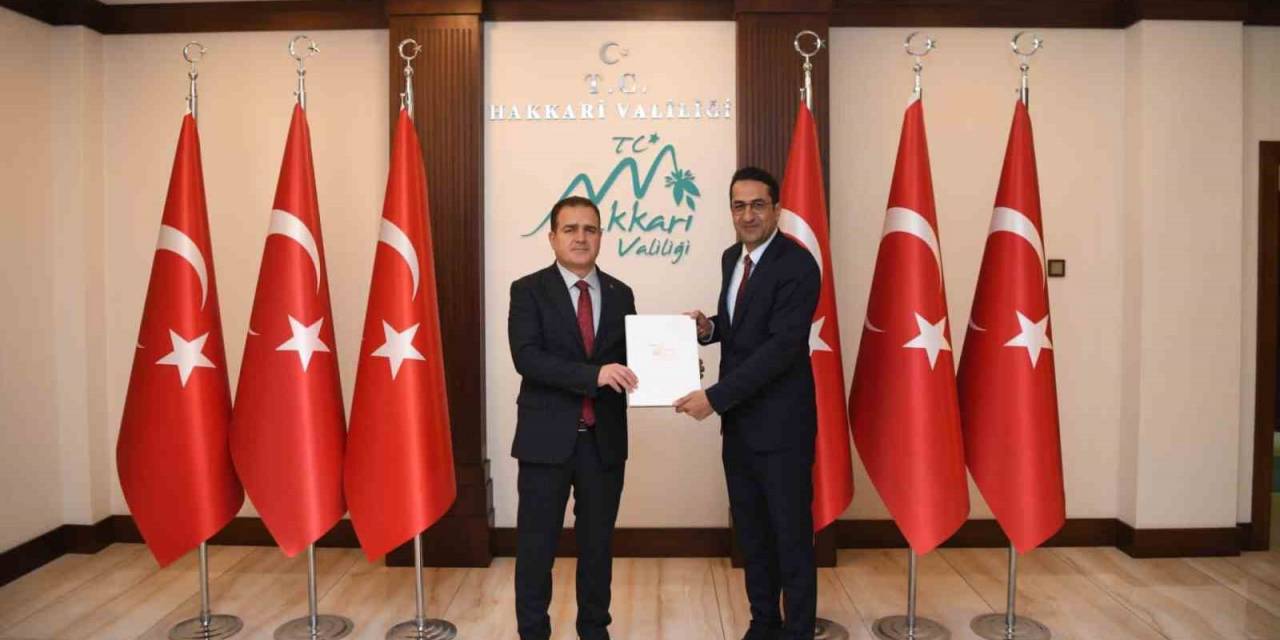 Kültür Ve Turizm" İsimli Kitap Vali Akbıyık’a Takdim Edildi