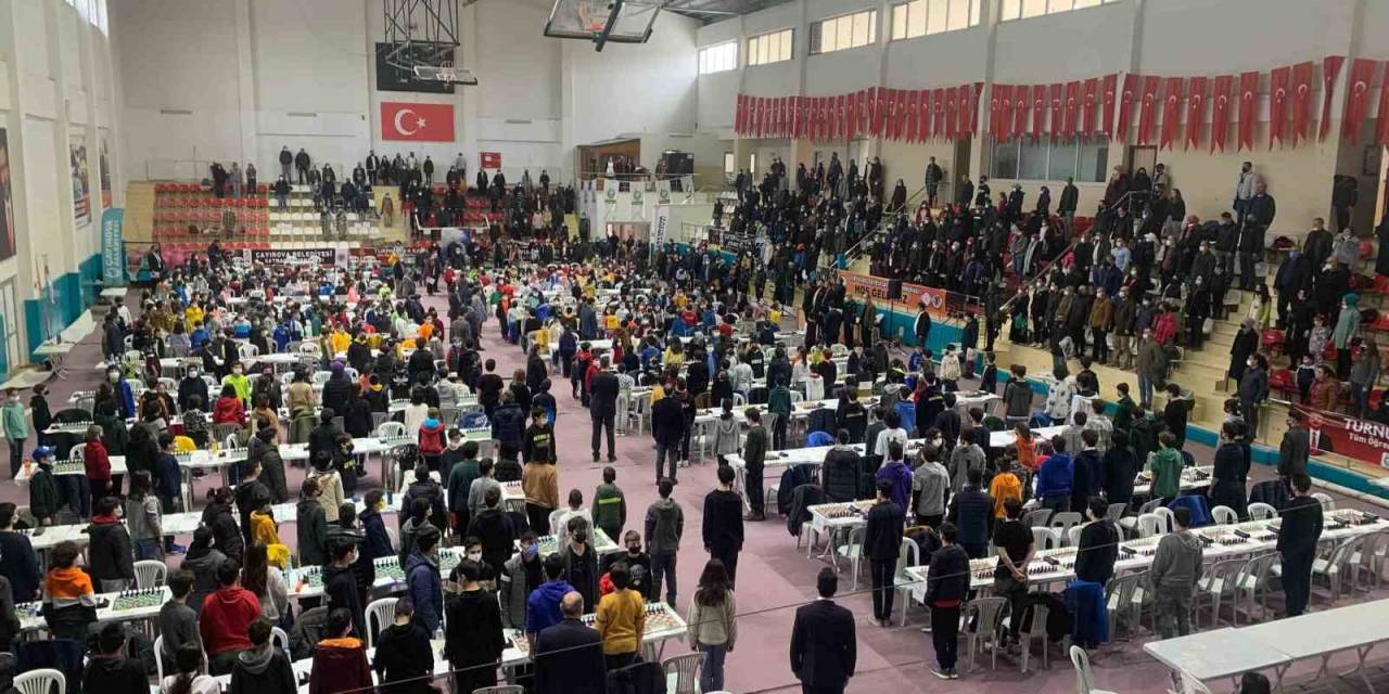 Çayırova Belediyesi Satranç Turnuvası Düzenliyor